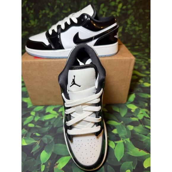 Nike Air Jordan 1 Low SE Youth GS Size 4.5Y Concord Black/White - Picture 2 of 4